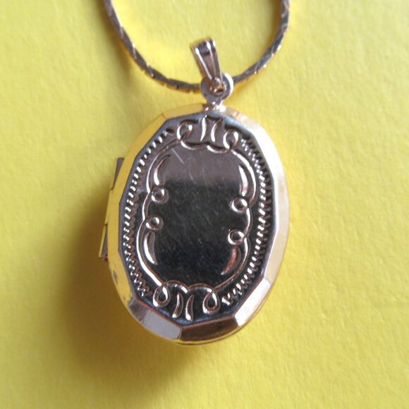 Vintage Petit point locket necklace - Picture 4 of 8